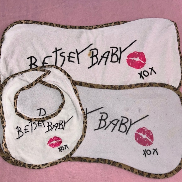 Betsey Johnson leopard vintage lip kiss bib Burp Cloth Set Y2K baby
